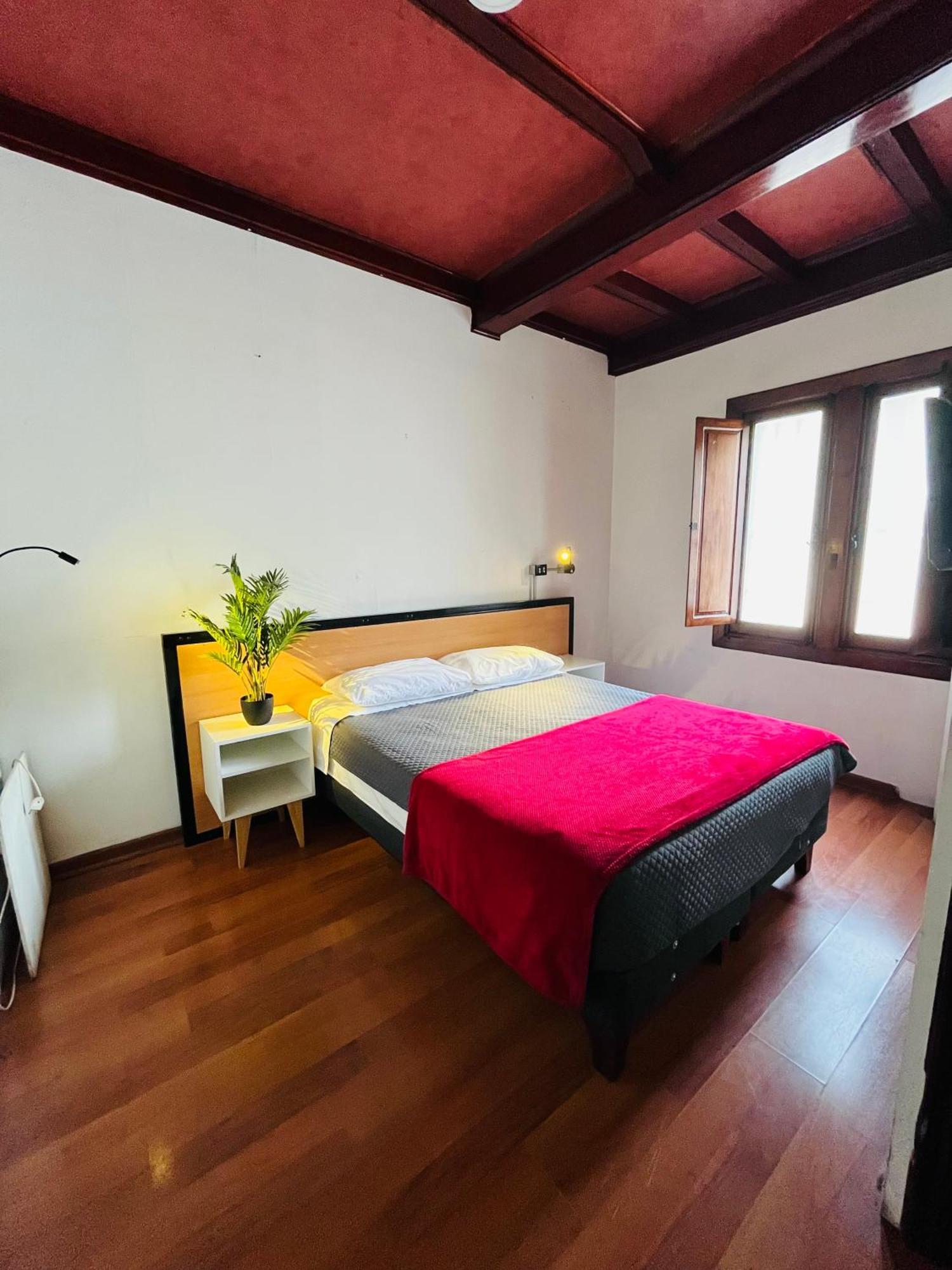 Enjoy Hostel Santiago Exterior photo
