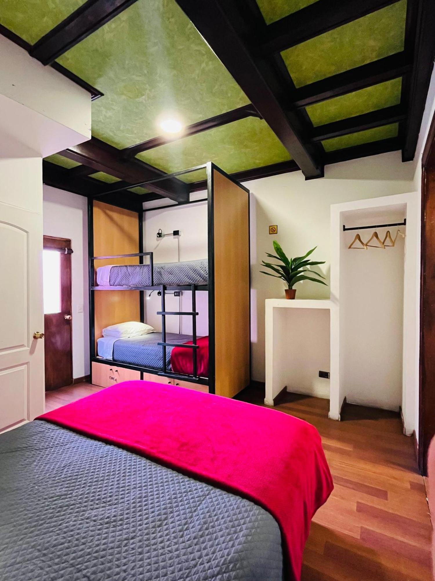 Enjoy Hostel Santiago Exterior photo